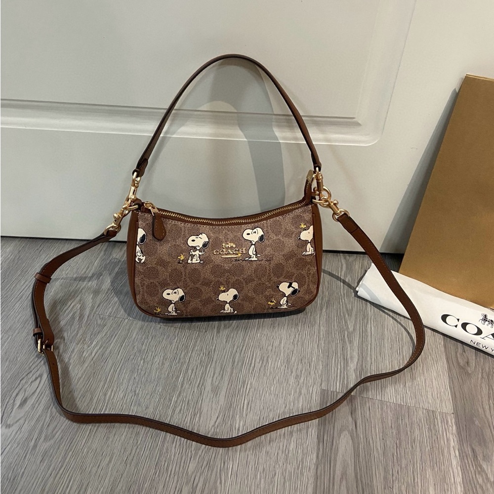 NWT!! Coach X Peanuts Teri Shoulder Bag In Signature Canvas With Snoopy Print - Picture 2 of 9